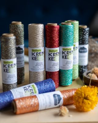 Letošní sezóna bude třpytivá! A vy můžete zazářit taky! Třpytivá přípletová příze Stellaris od značky Kremke Soul Wool je...