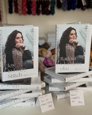 Už máme v prodejně i anglickou verzi Radosti v každém oku Joy in Every Stitch! Pokud dáváte přednost pletení podle...