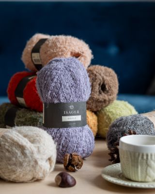 Novinka na e-shopu! Před víkendem jsme vám slibovaly novinku a tady je! Zařazujeme do nabídky Bouclé od značky Isager,...